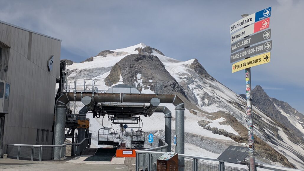 De terre et de neige – Enquête sur le métabolisme des stations de ski